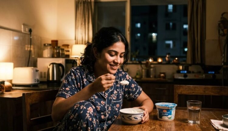 तांब्याच्या बाटलीत पाणी पिताय? मग या चुका पडतील महाग