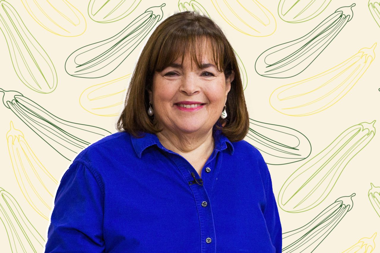 zucchinis एक डिझाइन पार्श्वभूमीवर Ina Garten क्रेडिट: गेटी इमेजेस / एनबीसी / युलिया मास्लोवा