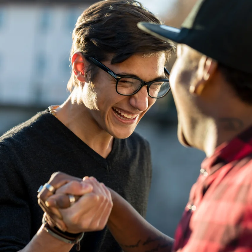 gen z, millennial, gen x आणि बूमर पुरूषांची प्रदाता होण्याचा अर्थ काय आहे याबद्दल पूर्णपणे भिन्न कल्पना आहेत जेन z पुरुष प्रदाता मानसिकतेवर चर्चा करतात