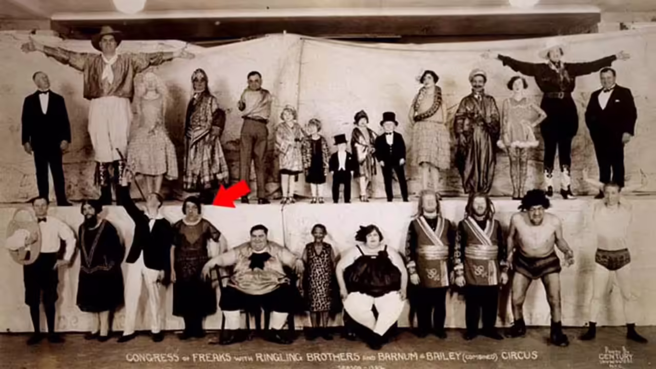 मेरी ऍन बेवन एक मध्ये "विचित्र शो" (प्रतिमा सौजन्य: rarehistoricalphotos.com)