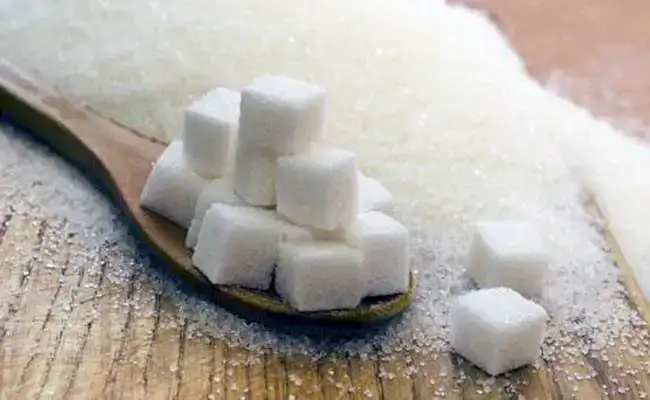 साखरेचे आश्चर्यकारक फायदे: त्वचेच्या काळजीमध्ये ते कसे वापरावे