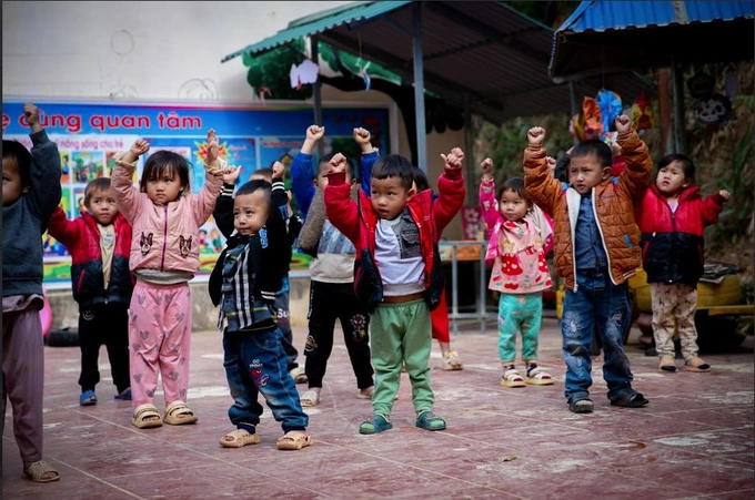 Dien Bien मधील अकाली जन्मलेल्या बाळांना UNICEF द्वारे किम्बर्ली-क्लार्कच्या सहाय्याने मदत केलेल्या कांगारू मदर केअर कार्यक्रमाचा फायदा झाला. युनिसेफ व्हिएतनामचे छायाचित्र सौजन्याने
