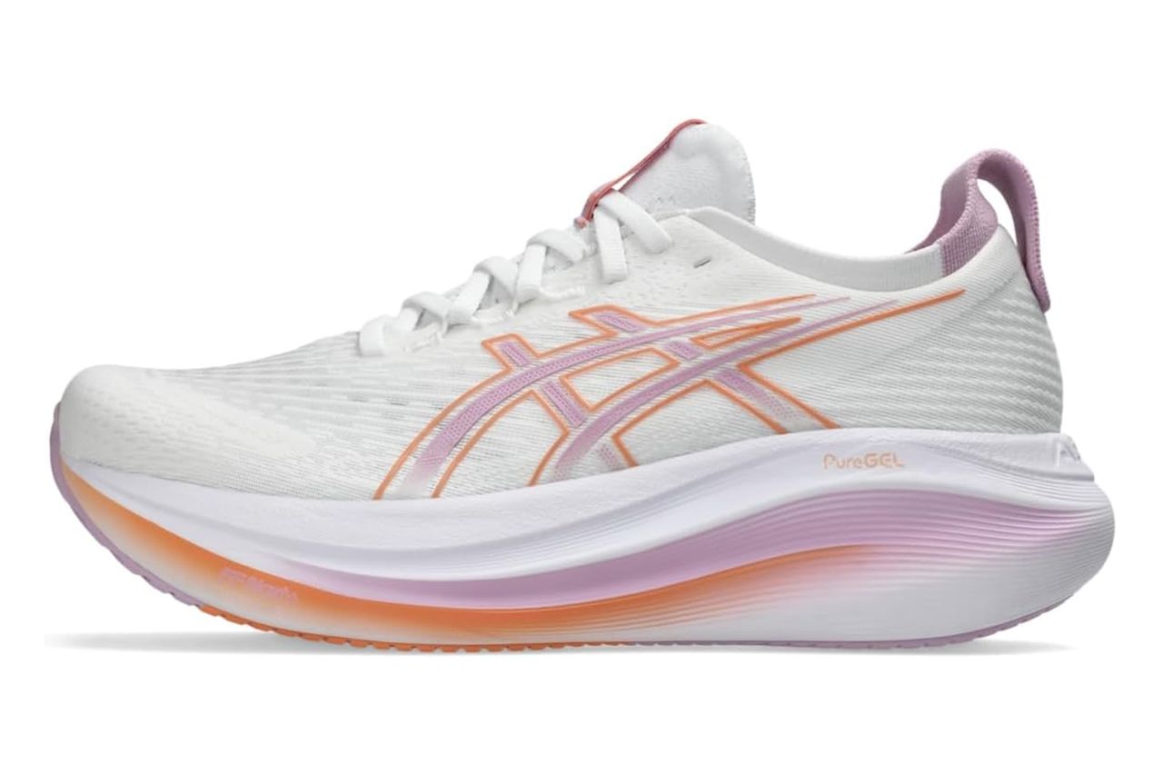 ASICS महिला जेल-निंबस 27 रनिंग शूज क्रेडिट: ऍमेझॉन