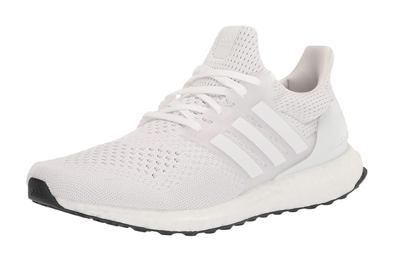 Adidas Womens Ultraboost 1.0 DnaSneaker क्रेडिट: ऍमेझॉन