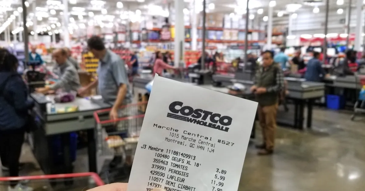 Costco कसे पैसे कमावते: किरकोळ विक्रेत्याच्या यशाचे रहस्य | FinanceBuzz