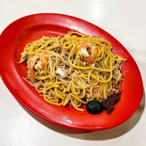 आह हॉक तळलेले Hokkien नूडल्स. मिशेलिन गाइड सिंगापूरचे छायाचित्र सौजन्याने