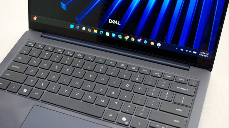 Dell 14S टचस्क्रीन आणि कीबोर्ड