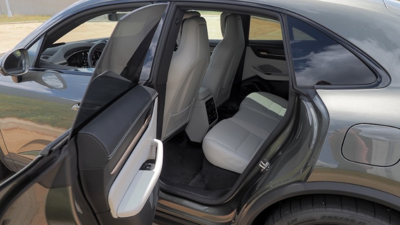 Macan 4S इलेक्ट्रिक मागील केबिन