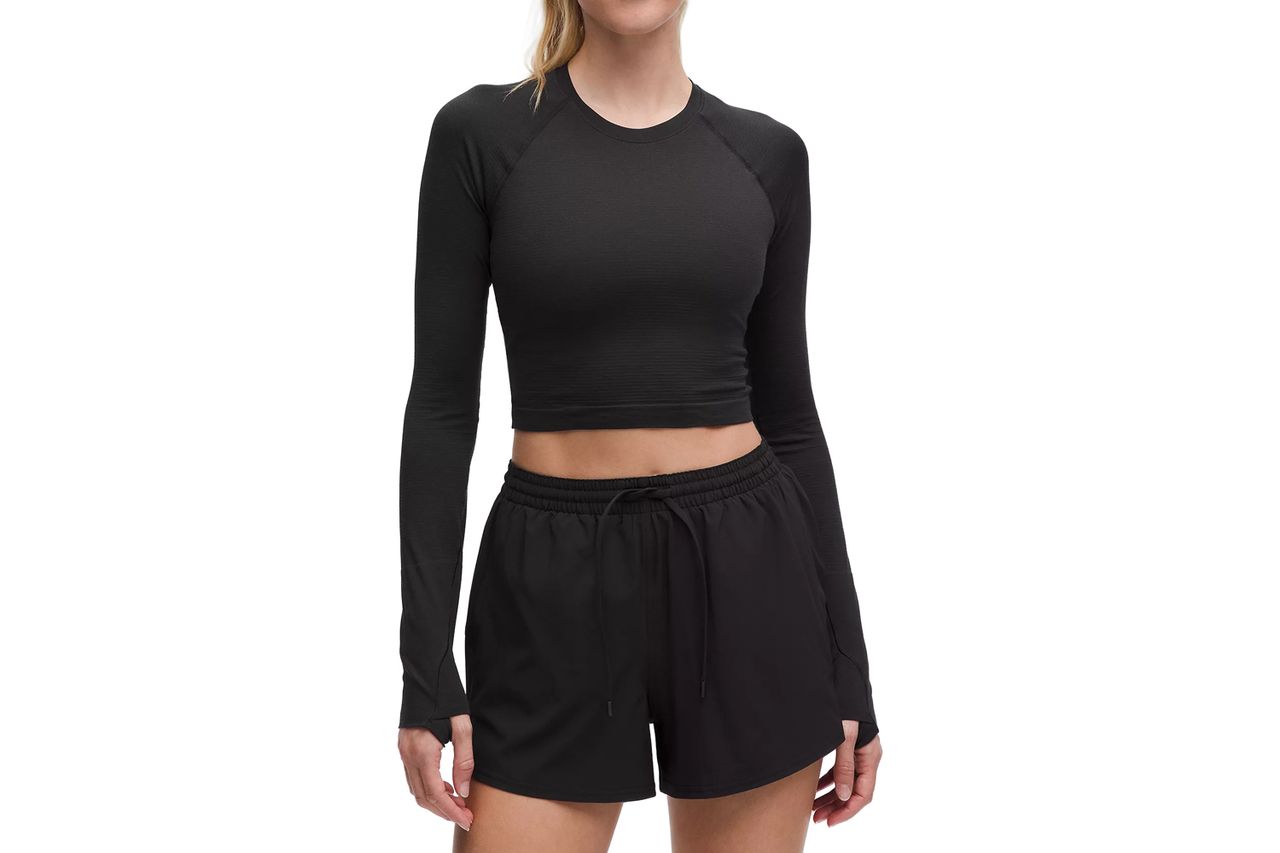 lululemon स्विफ्टली टेक क्रॉप केलेला लाँग-स्लीव्ह शर्ट क्रेडिट: lululemon