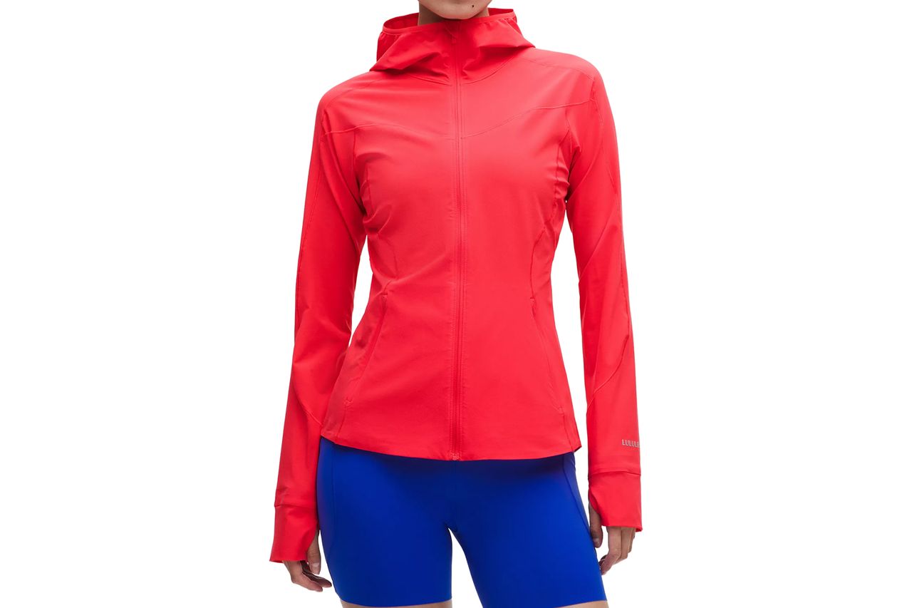 लुलुलेमन मिस्ट ओव्हर विंडब्रेकर क्रेडिट: lululemon