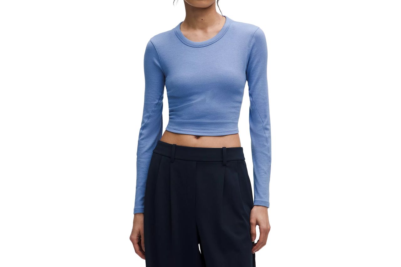 lululemon घट्ट पकडा सरळ-हेम क्रॉप केलेला लांब-बाही शर्ट क्रेडिट: lululemon