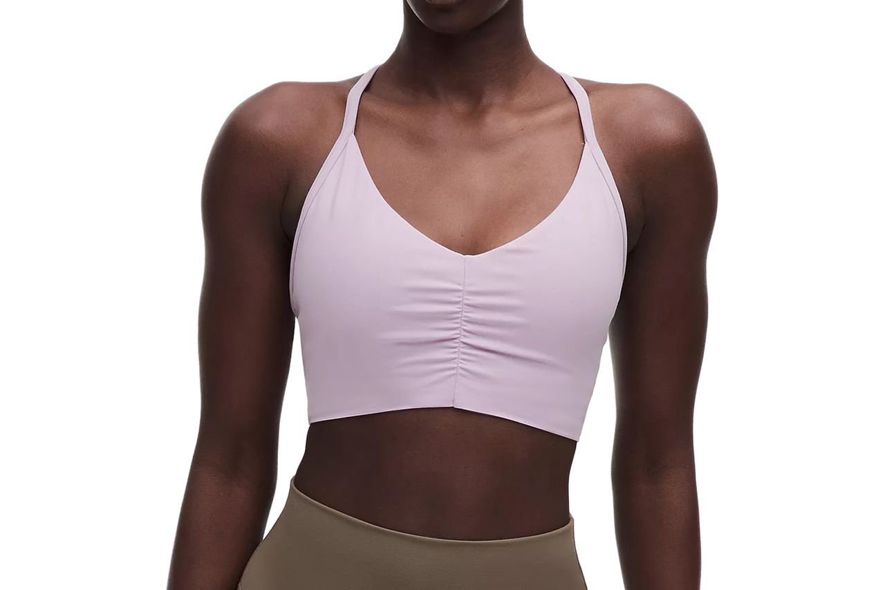 lululemon प्रवाह आणि Ruched ब्रा प्रकाश समर्थन क्रेडिट: lululemon