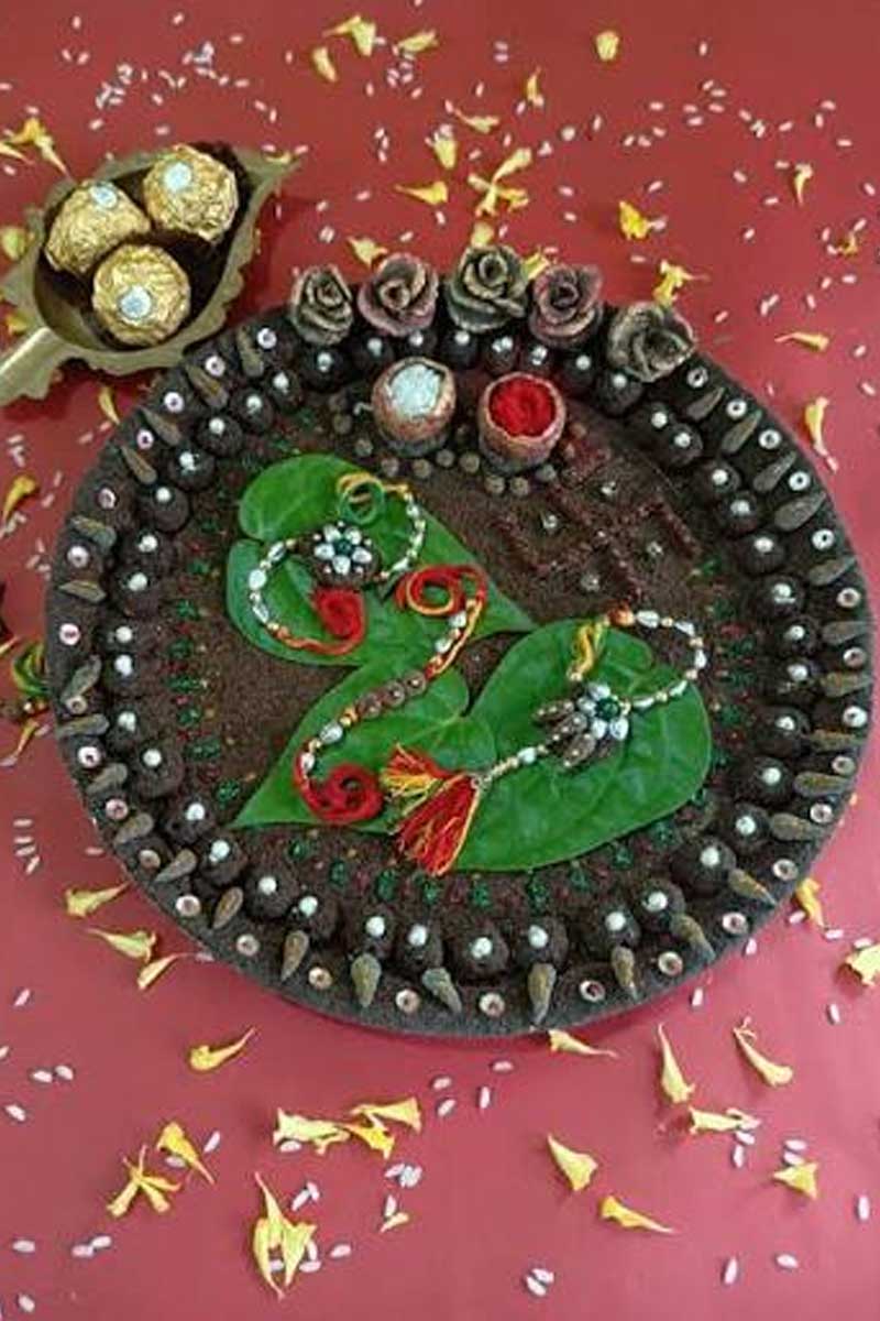 सुरतच्या वैदिक गाईच्या शेणाच्या राख्या रक्षाबंधनाच्या आवडत्या बनल्या