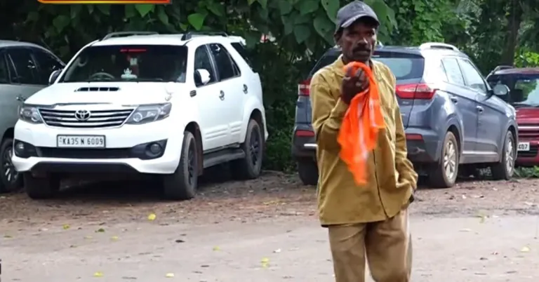 सफाई कामगार-खरेदी करणारा-भाग्यवान सफाई कामगार-खरेदी करणारा-भाग्यवान