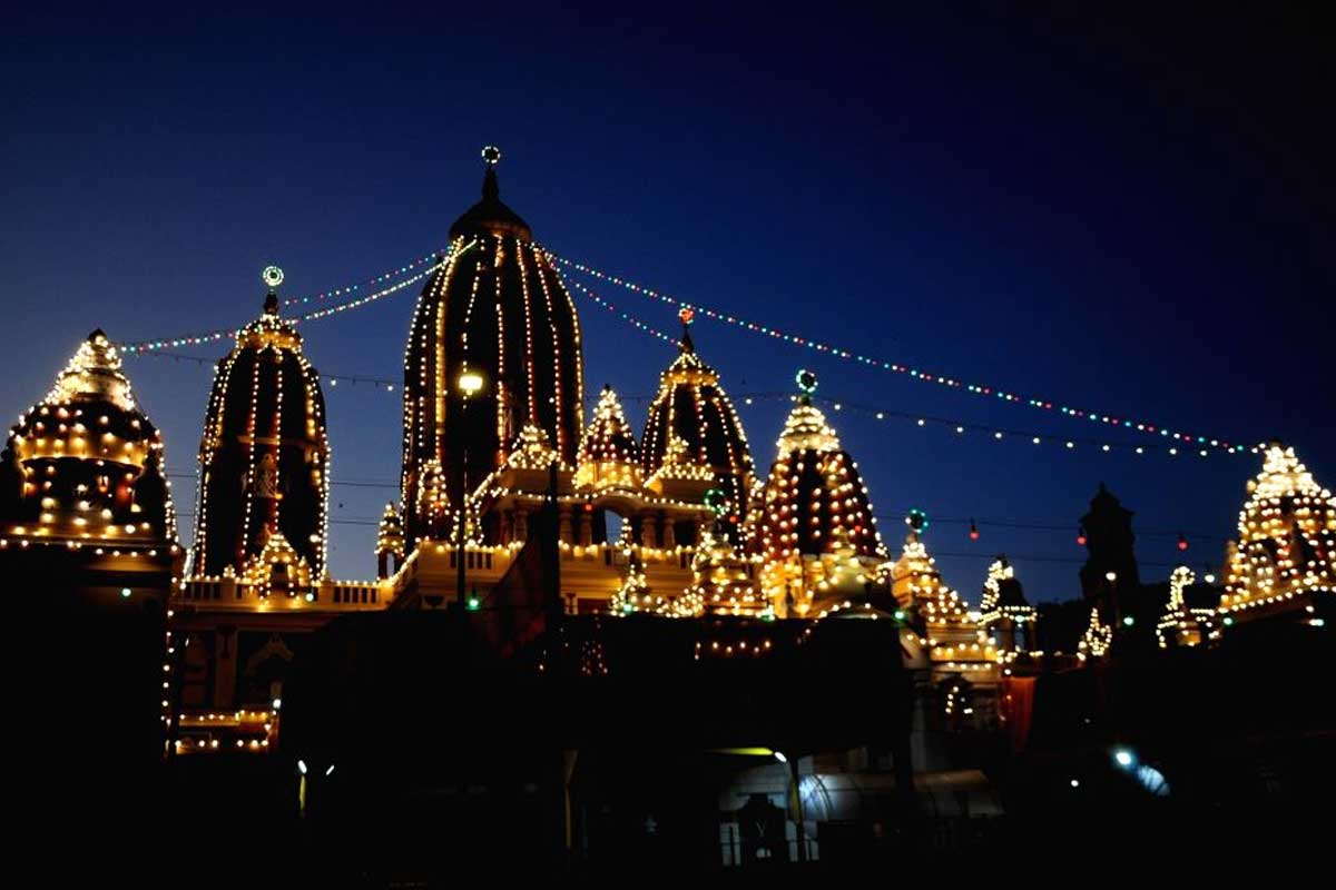 जन्माष्टमी प्रवास: भारतातील 5 प्रसिद्ध कृष्ण मंदिरे आणि पवित्र स्थाने