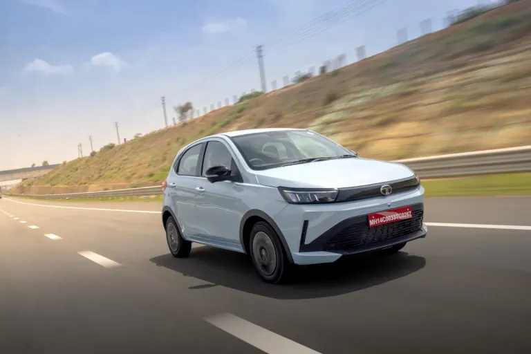 2026 tata tiago icng in motion.jpg 2026 tata tiago icng in motion.jpg