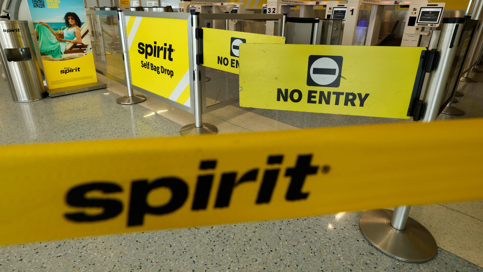Google ने AI प्रशिक्षणासाठी Spirit Airlines डेटा फक्त $10 दशलक्षमध्ये विकत घेतला — खरेदीमध्ये लाखो ईमेल, मायक्रोसॉफ्ट टीम्स चॅट, कोट्यवधी फ्लाइटच्या किंमती रेकॉर्ड आणि अज्ञात प्रवासी रेकॉर्ड समाविष्ट आहेत |