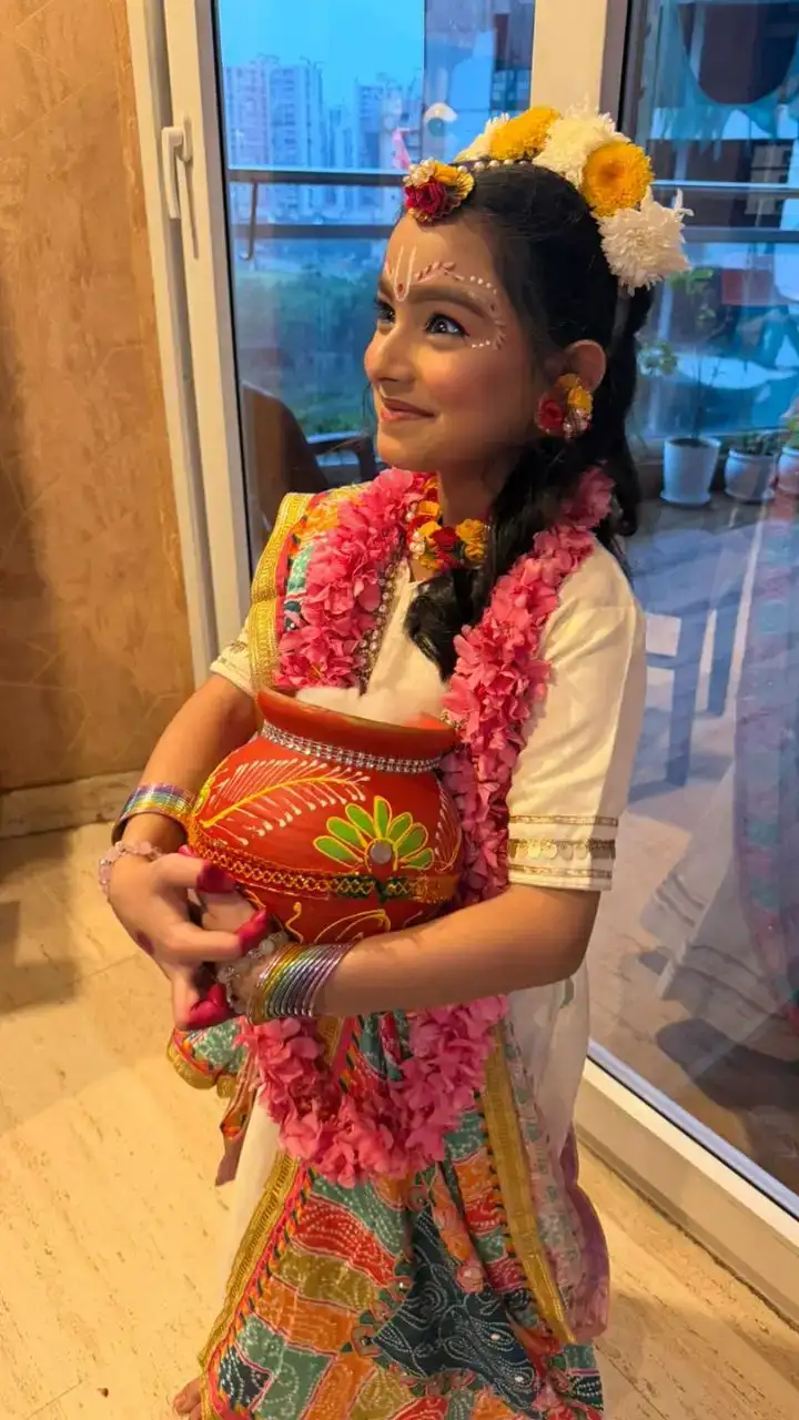 जन्माष्टमीला अनाया वशिष्ठने पसरवले भक्तीचे रंग, जाणून घ्या कसा साजरा झाला सण