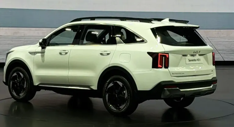 kia-sorento-rear