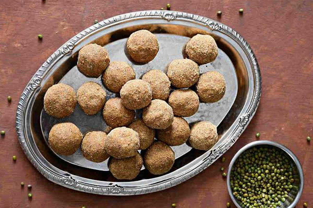 निरोगी हिरवे मुगाचे लाडू: प्रथिनेयुक्त गोड पदार्थ