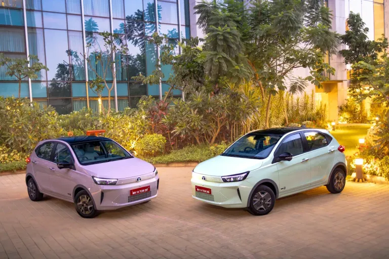 tata tiago.ev facelift new colours.jpg