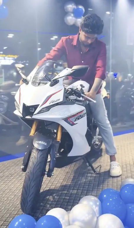 yamaha-r2-2.jpg