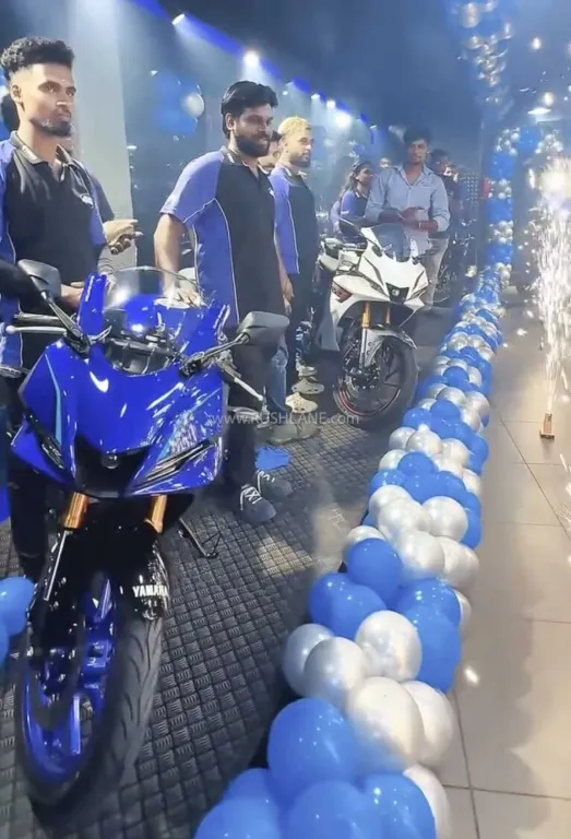 yamaha-r2-3.jpg