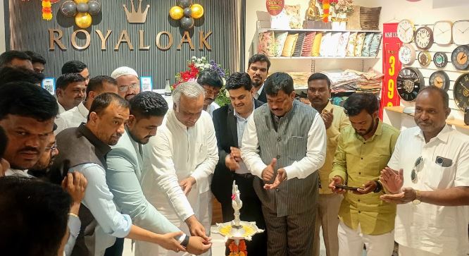 Royaloak Furniture ने आंतरराष्ट्रीय कलेक्शनसह कलबुर्गी येथे दुसरे फ्लॅगशिप स्टोअर लाँच केले