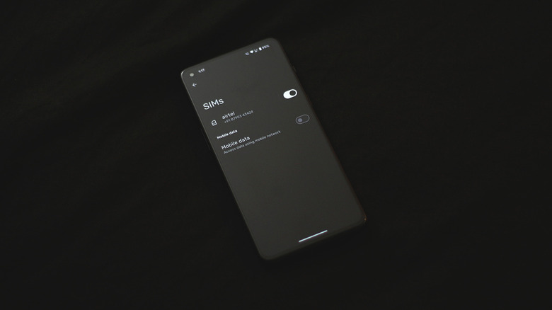 Android फोनवर सिम सेटिंग्ज.