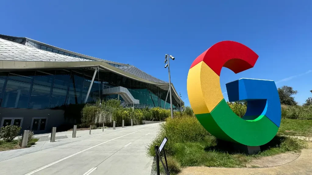 रस्त्यावर Google लोगो Google AlloyDB