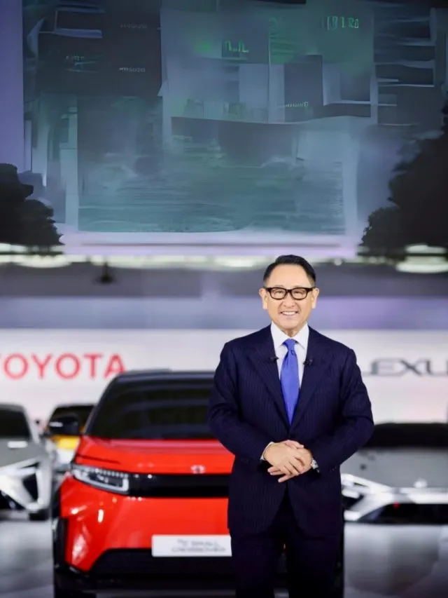 शोरूममध्ये Akio Toyoda