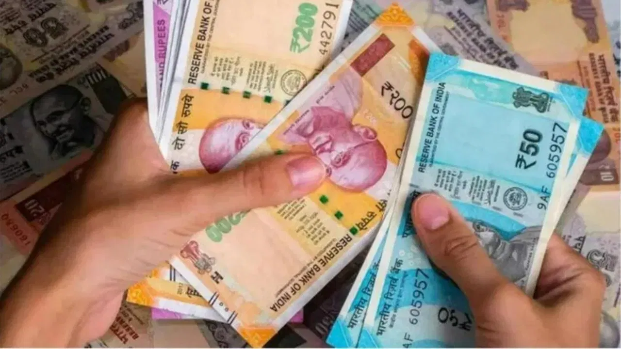 सप्टेंबर ते डिसेंबर या कालावधीत CPI-IW पातळी याच वेगाने वाढत राहिल्यास, नोव्हेंबरपर्यंत महागाई भत्ता (DA) 66.91% पर्यंत पोहोचेल. याचा अर्थ असा की एकूण महागाई भत्ता (DR) आणि महागाई मदत (DR) जानेवारी 2027 पर्यंत 67% पर्यंत वाढू शकते.